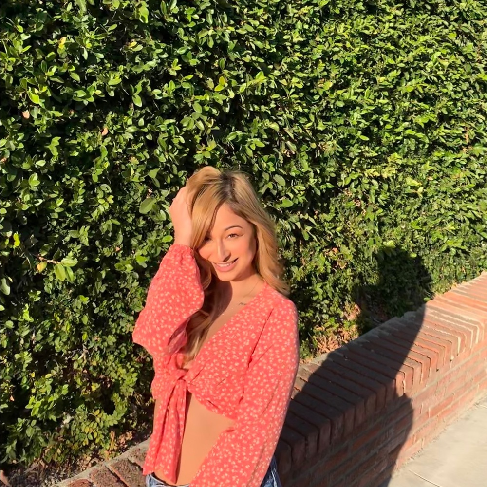 Hollister Floral cropped blouse